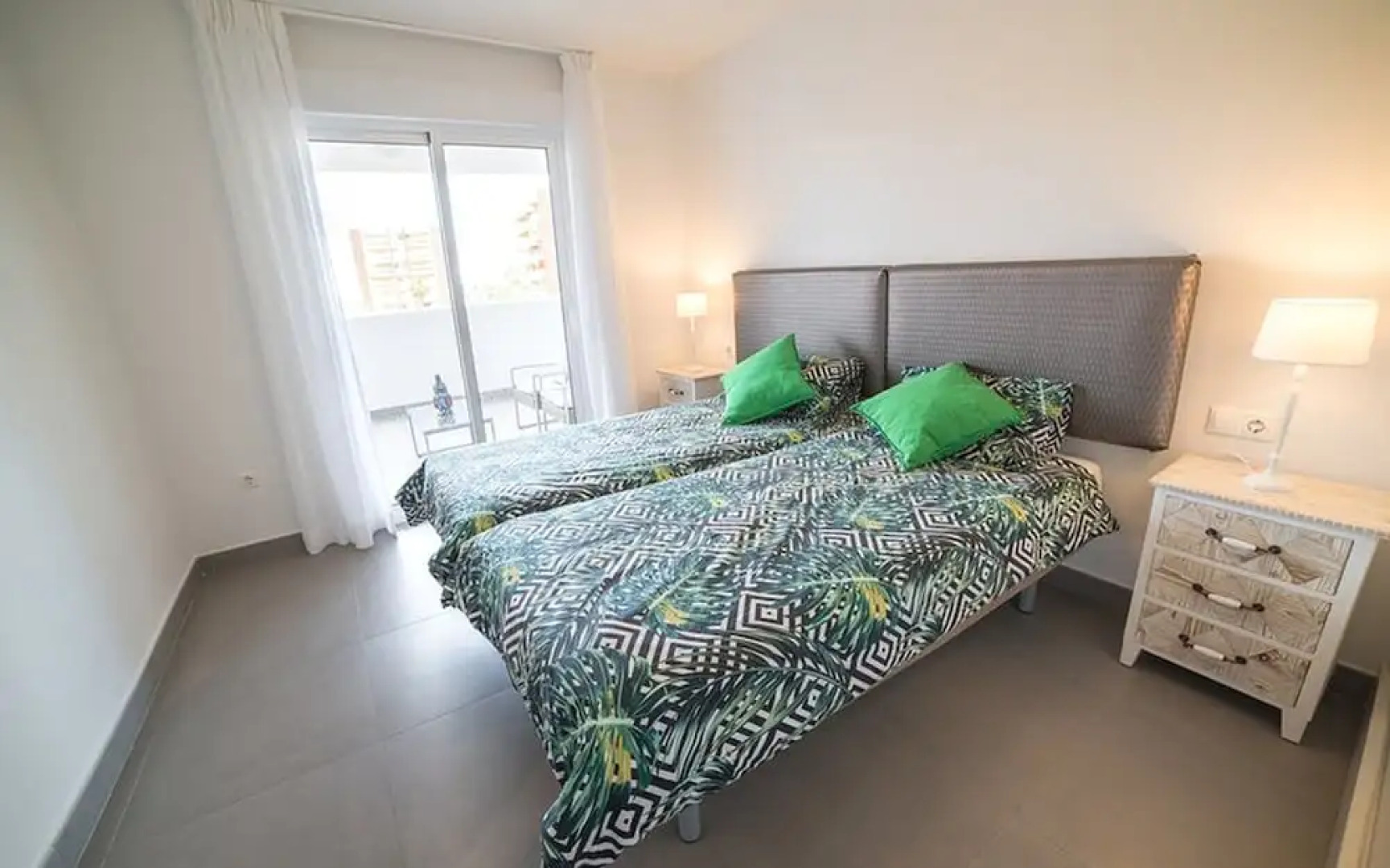 Myramar | 7 Pax | Parque de Poniente | 4724-KPAW