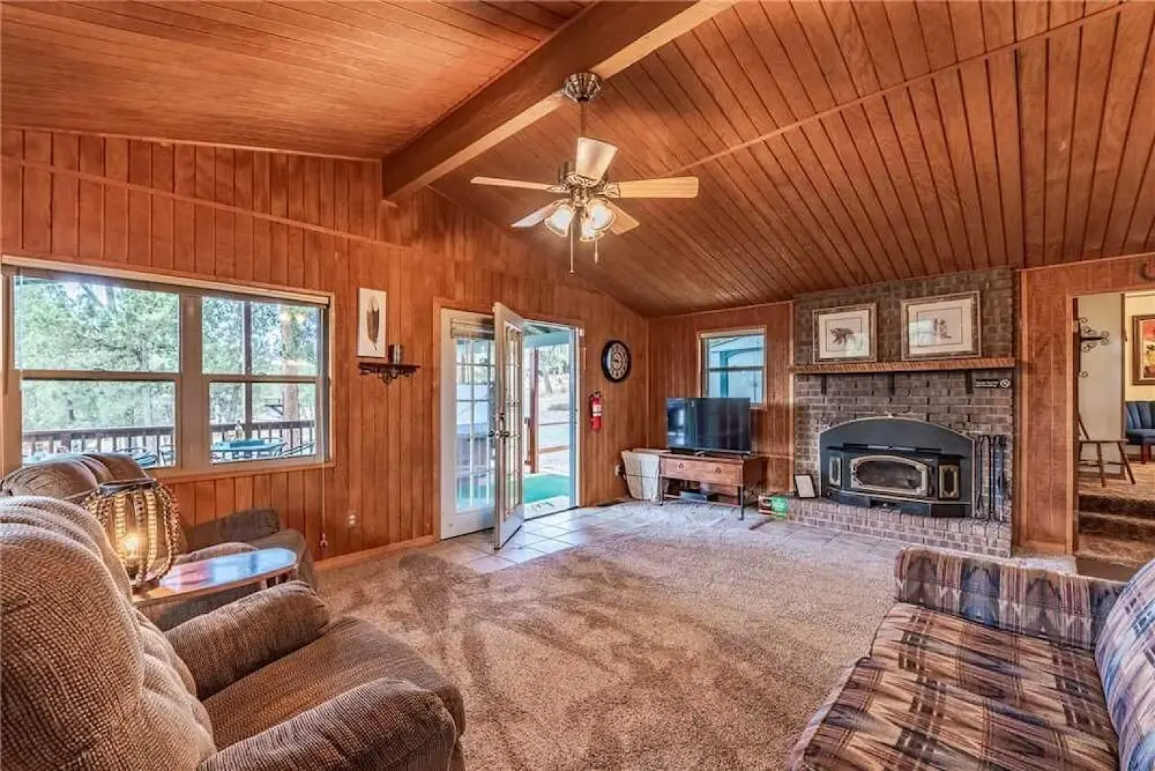 Wild Horse Retreat - Two Bedroom Cabin with Hot Tub