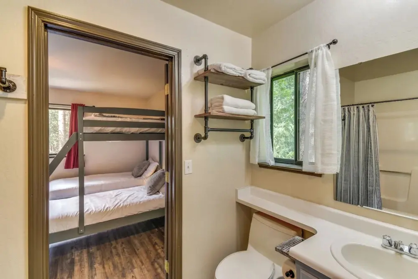 2 Mi to Mi-wuk Village: Cabin w/ Large Deck