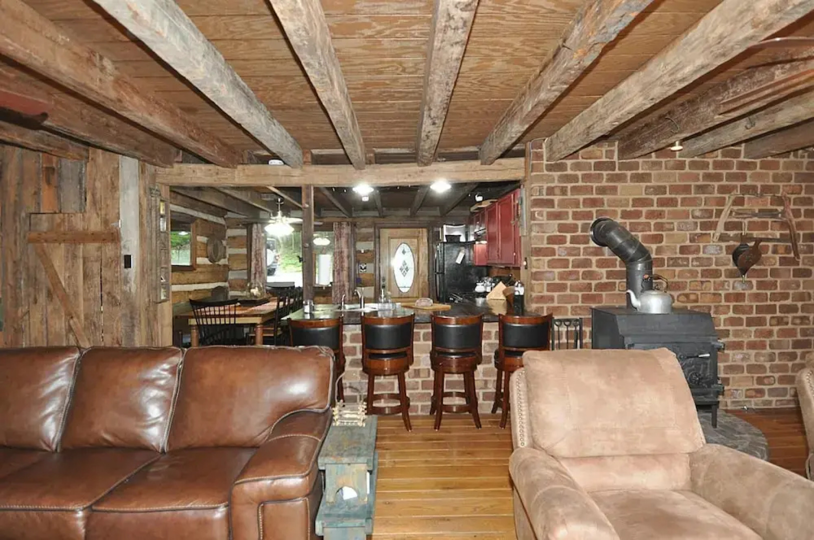 Pondview Cabin - Log Cabin Retreat