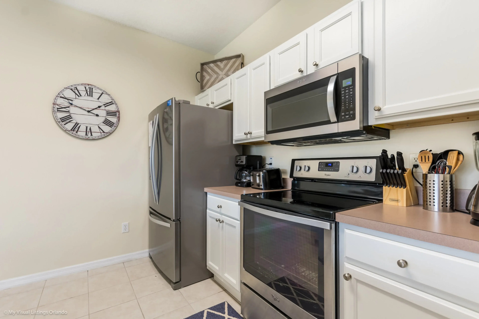 4 bed town home with full size pool Close to Disne