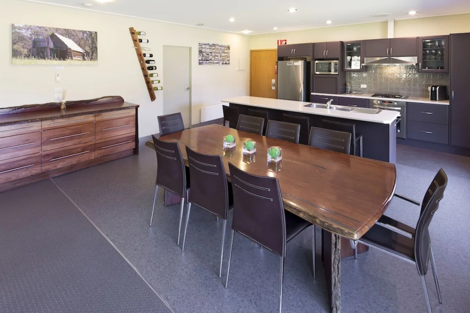 Kickenback Chalet - Contemporary chalet in the heart of Crackenback