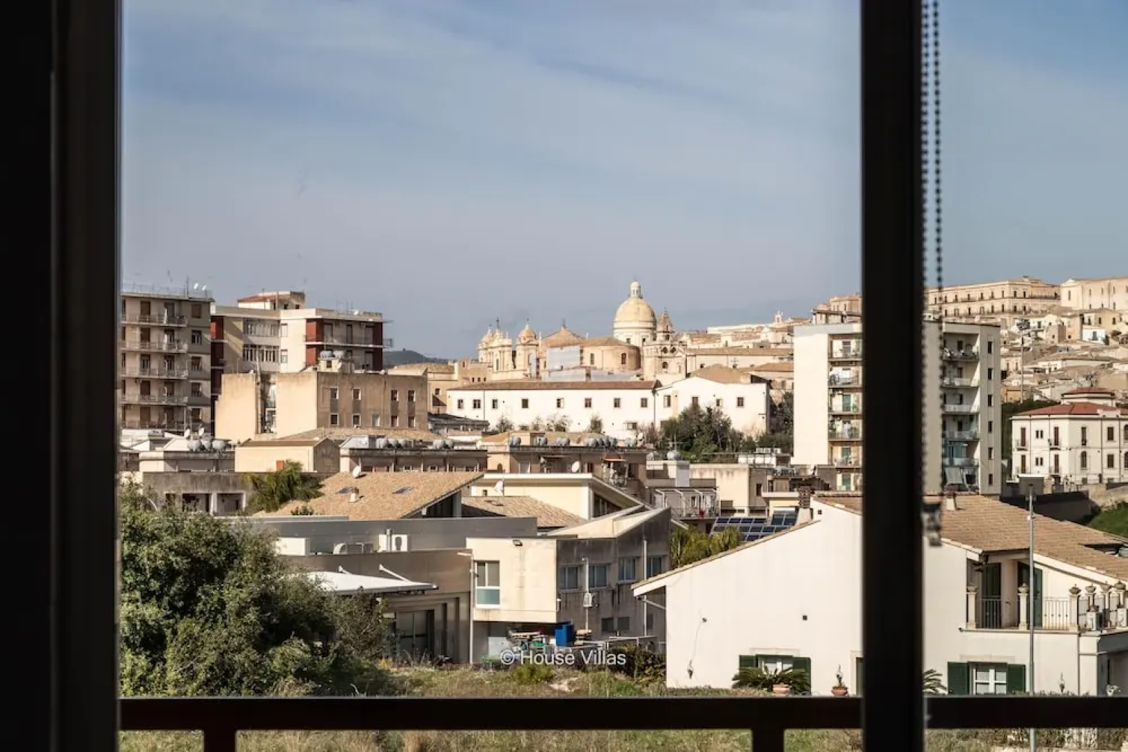 Peony Apartment in Noto