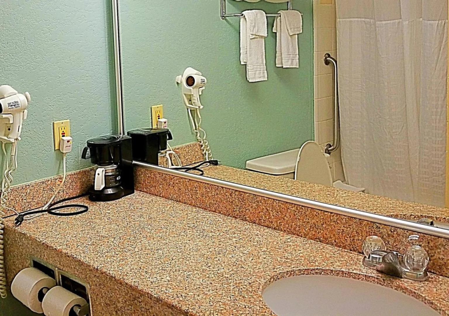 HomeTowne Studios by Red Roof Richmond, VA - W Broad St