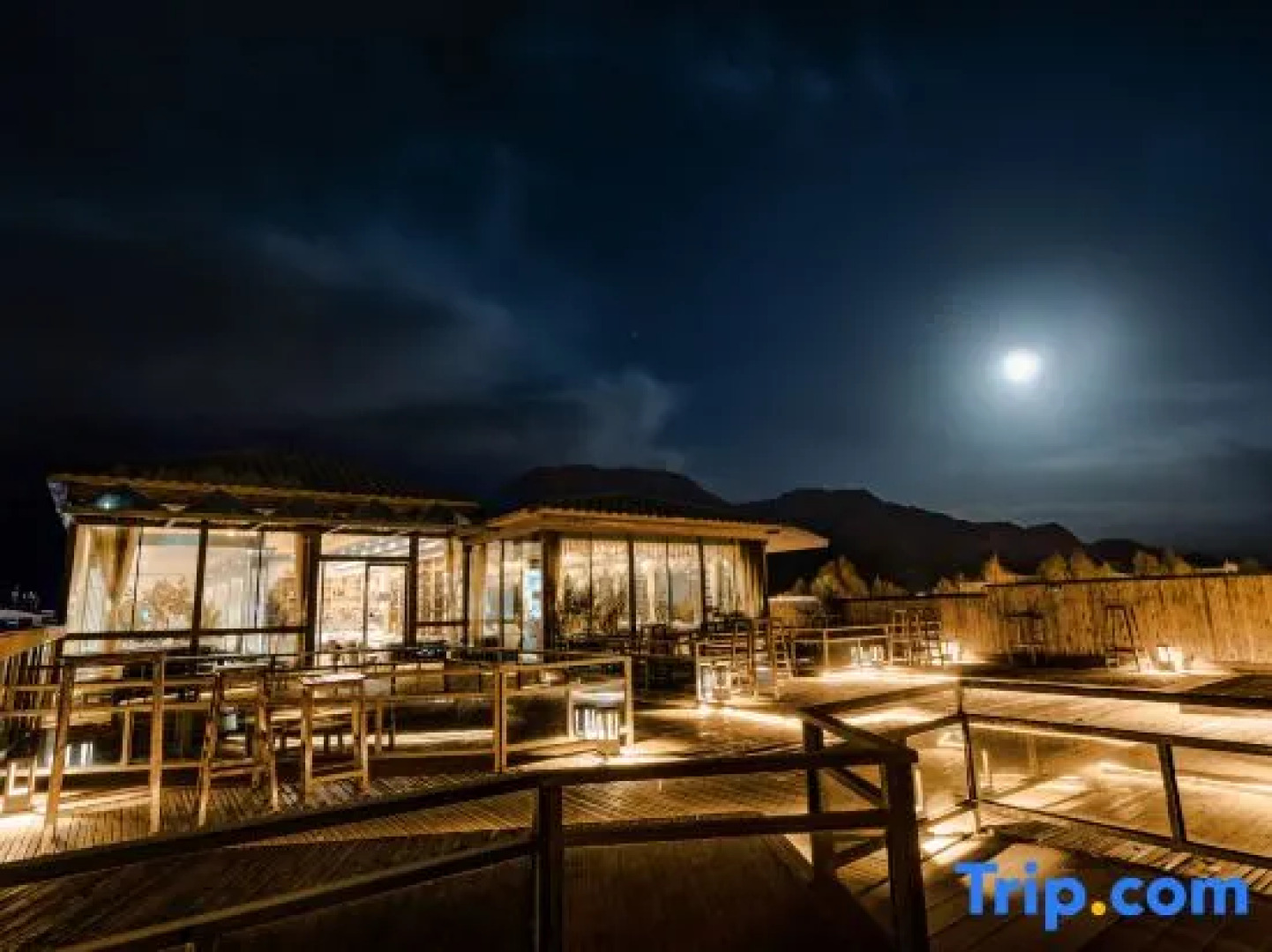 Yongze Lakeside International Hotel