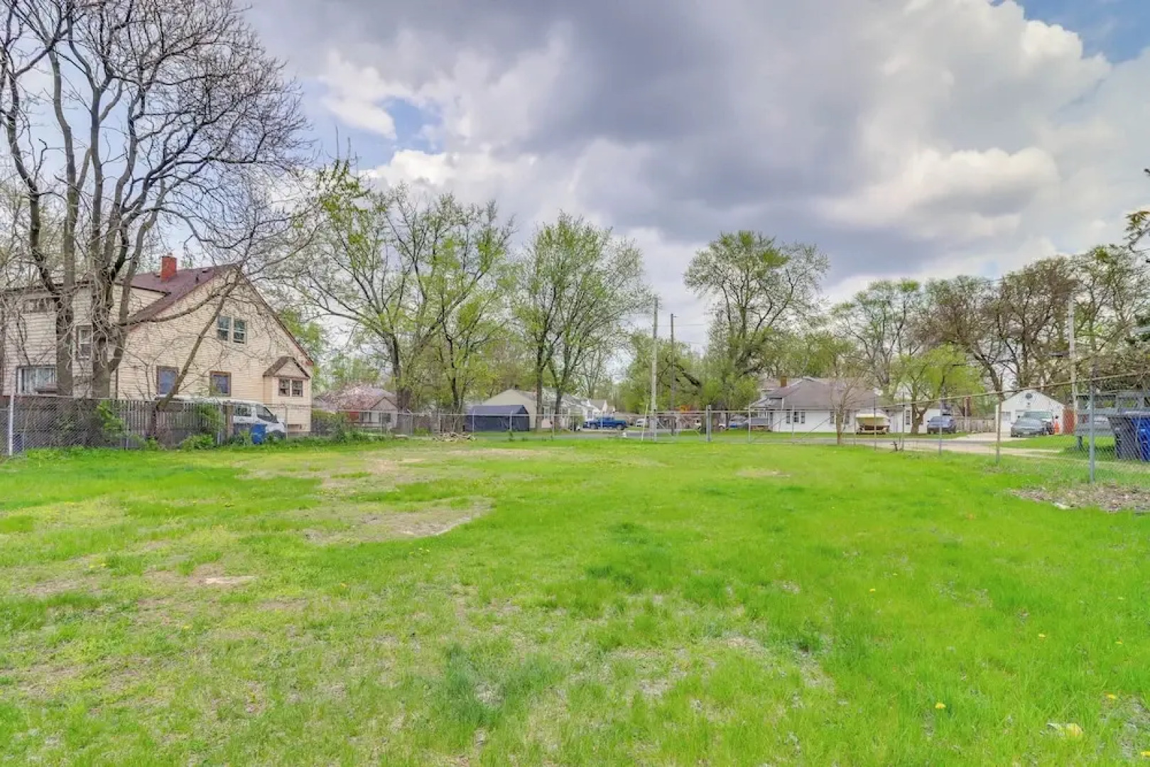 7 Mi to Downtown Toledo & Riverfront: Cozy Apt!