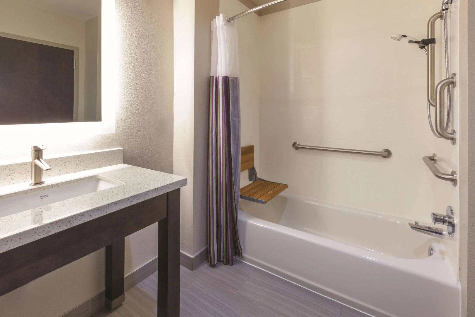 La Quinta Inn & Suites by Wyndham Terre Haute