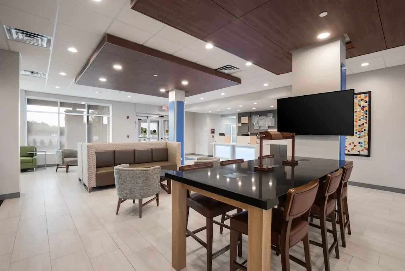 Holiday Inn Express & Suites Chicago - Hoffman Estates