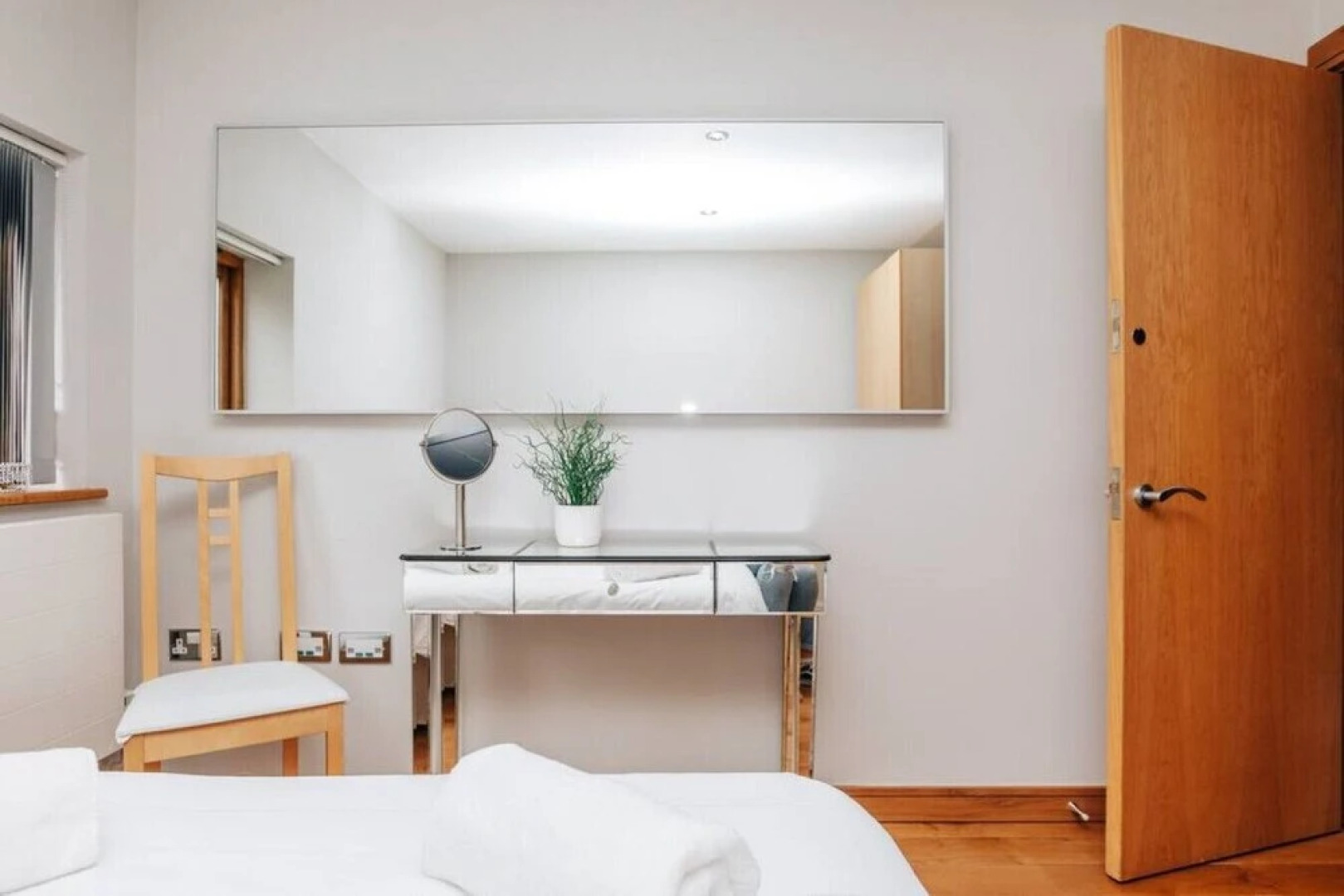 The Herringbone - 3 Bed With Parking Pet Friendly