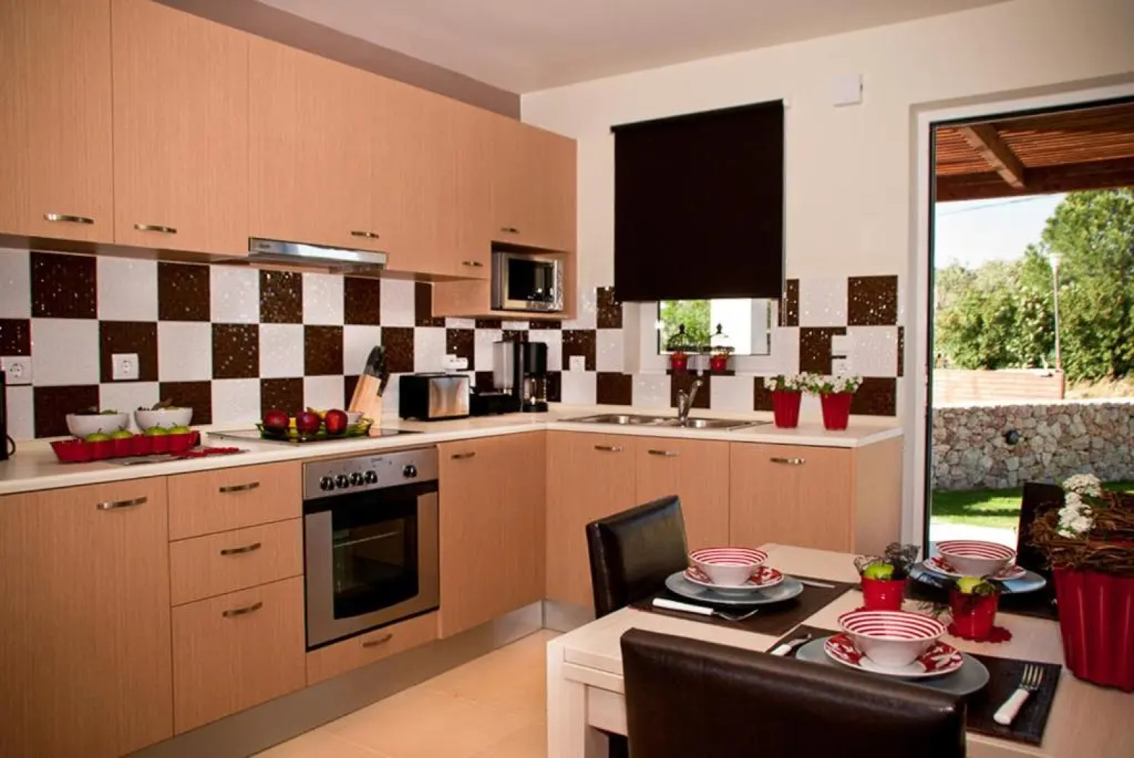 2 min drive to Haraki Beach & 10 to Lindos