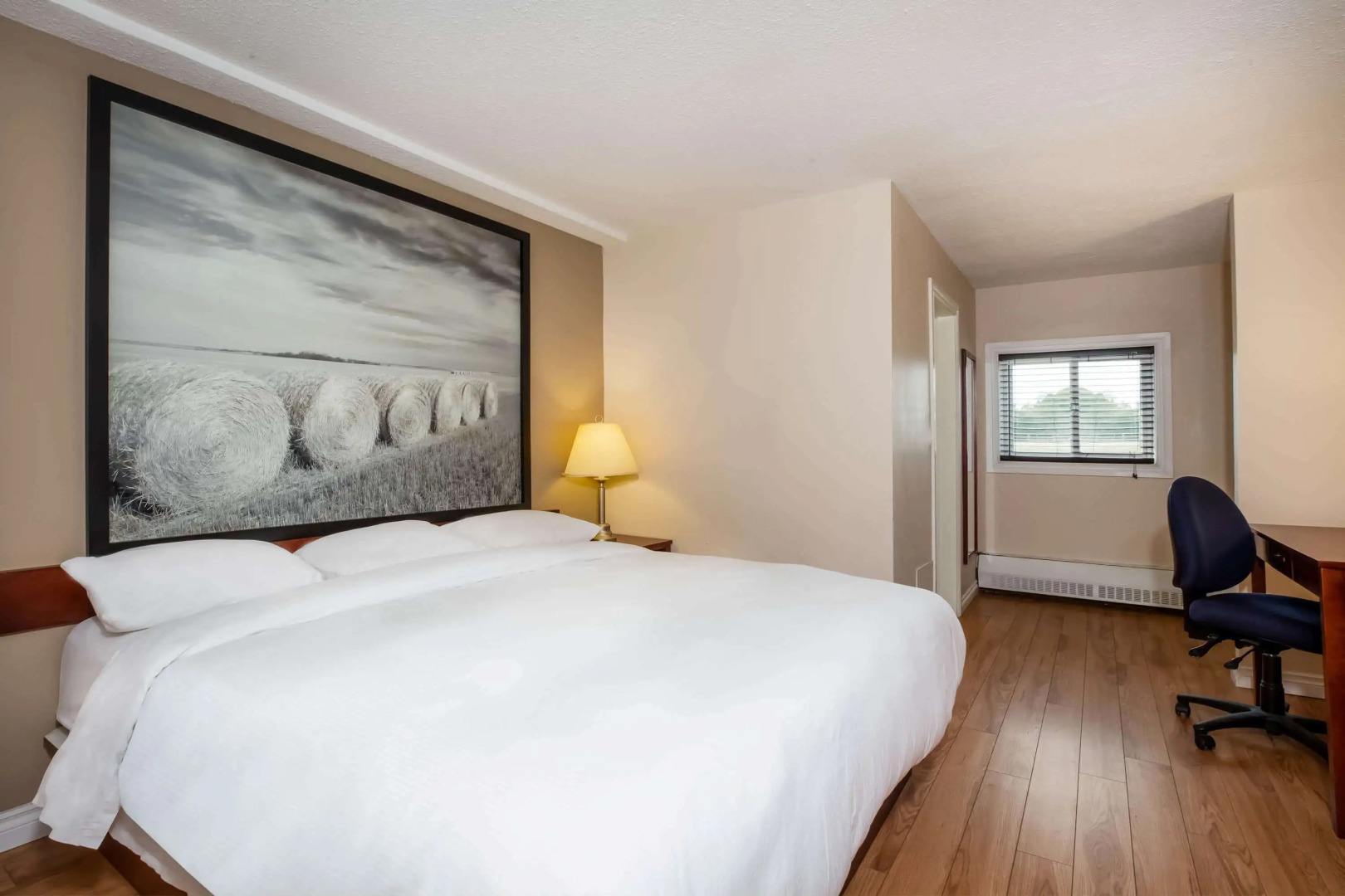 Super 8 by Wyndham Smoky Lake