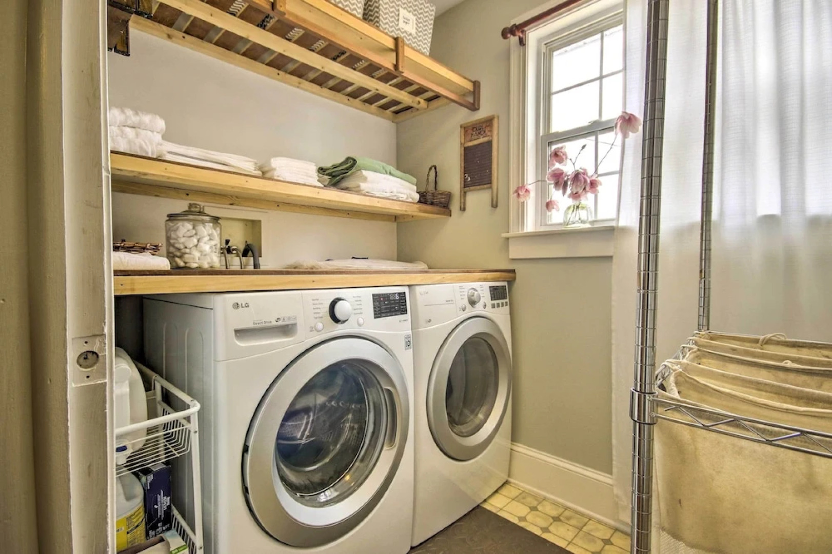 Historic Farmhouse w/ Chef's Kitchen Near Wineries