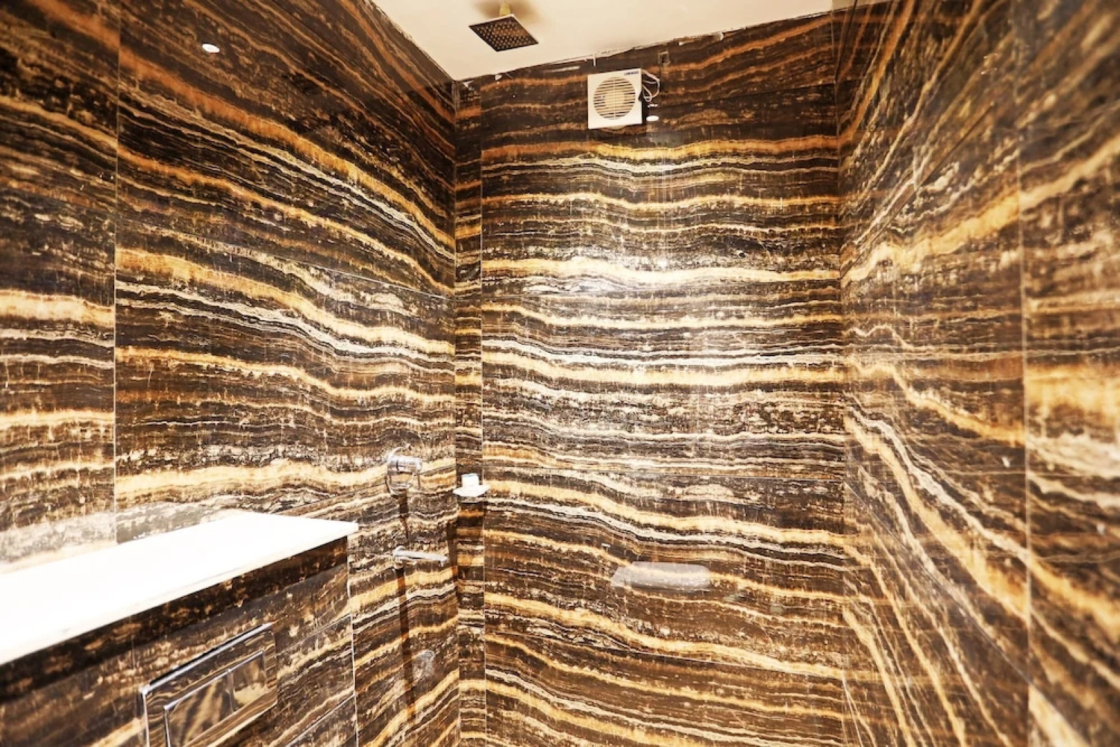 OYO 8902 Hotel Ronald Inn