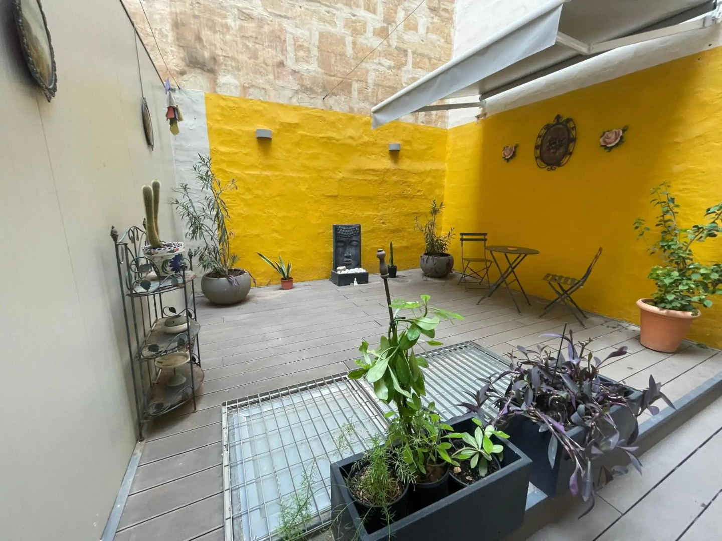 Valletta Collection - Merchant Str Apartment with large yard