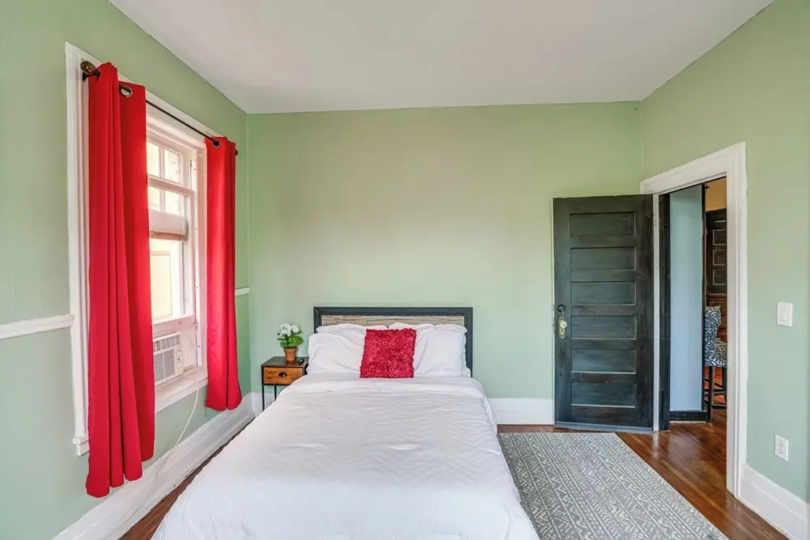 Steps to Union College: Home w/ Shared Yard!