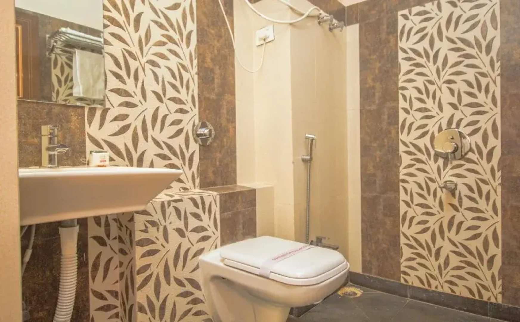 Hotel Debrani International