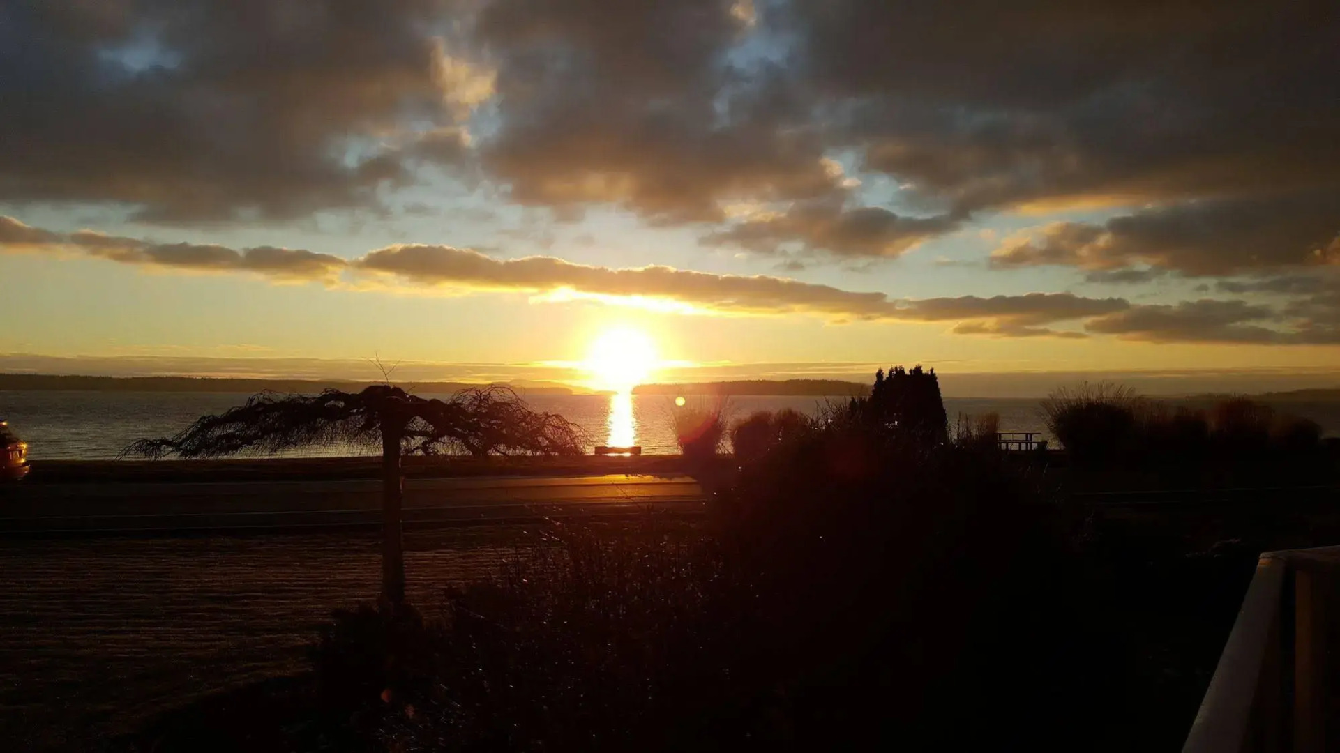 The Cedarwood Inn & Suites