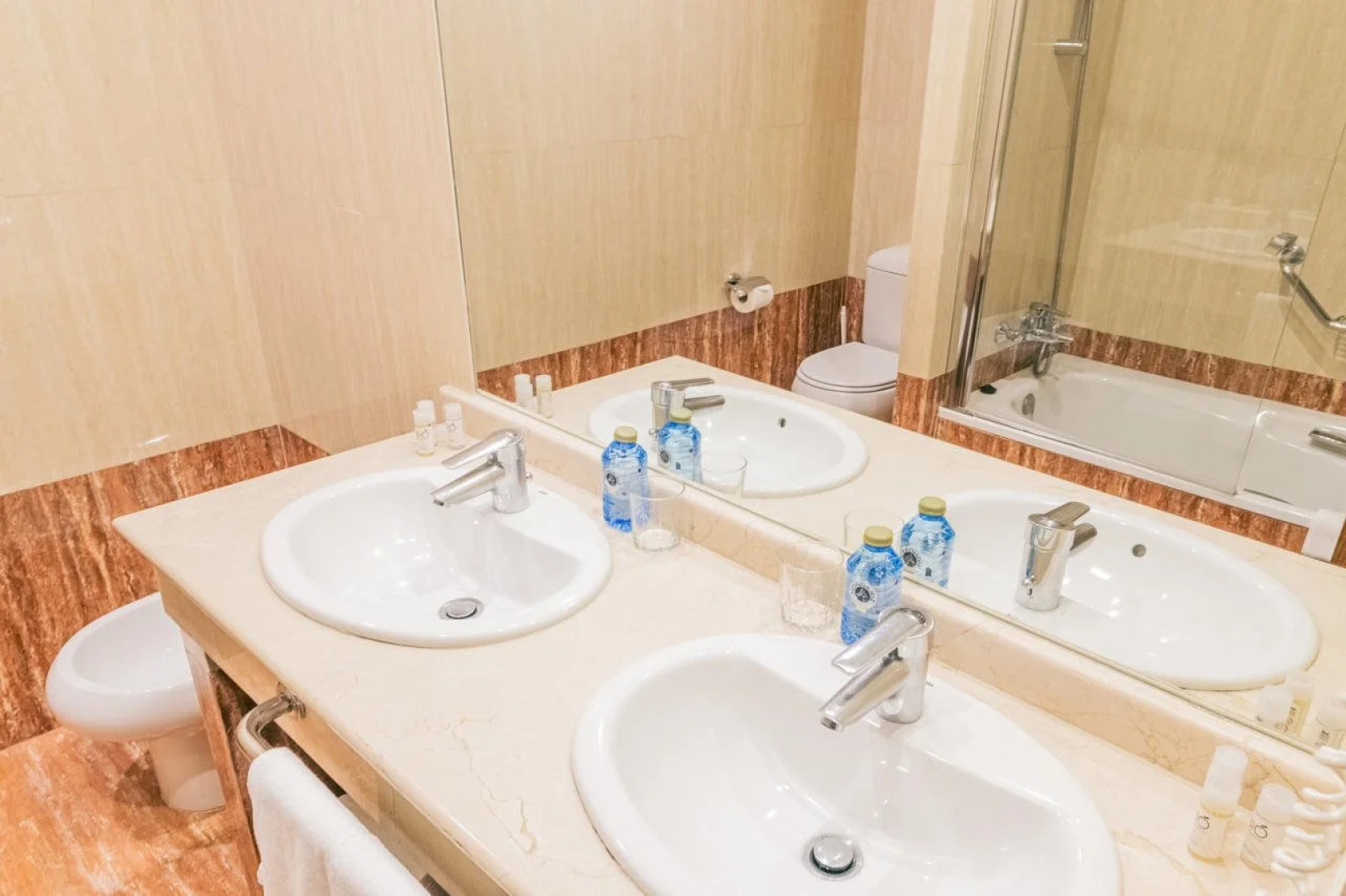 Отель Oh Nice Caledonia