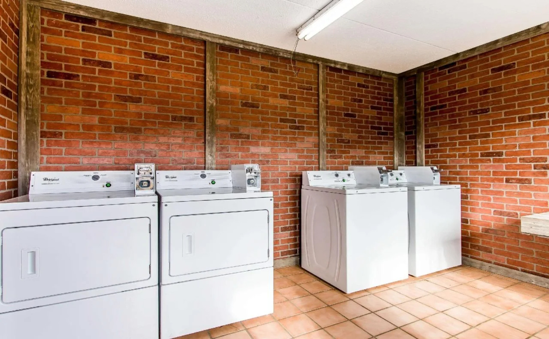 Econo Lodge Inn & Suites Huntsville University Area