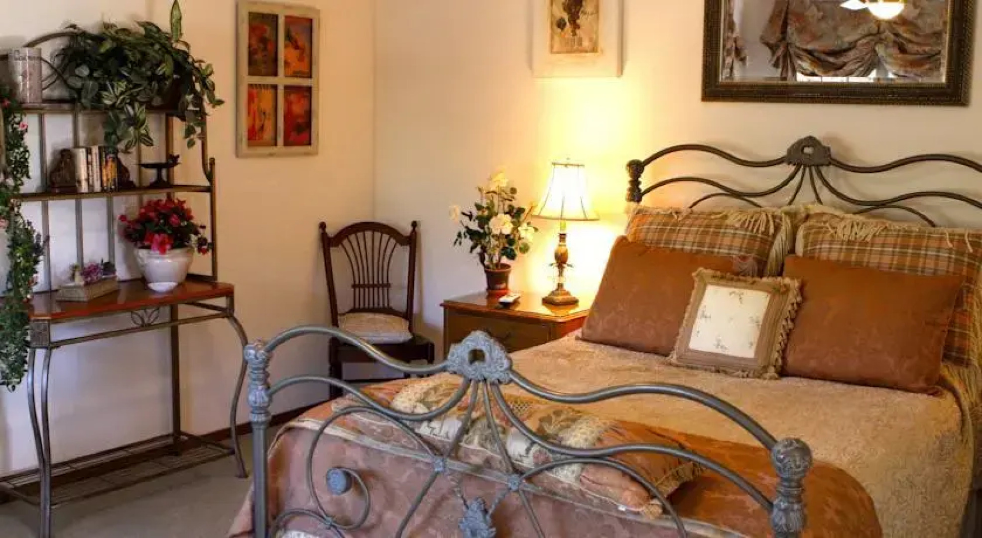 Honey Oak House at Laraneta Vineyards