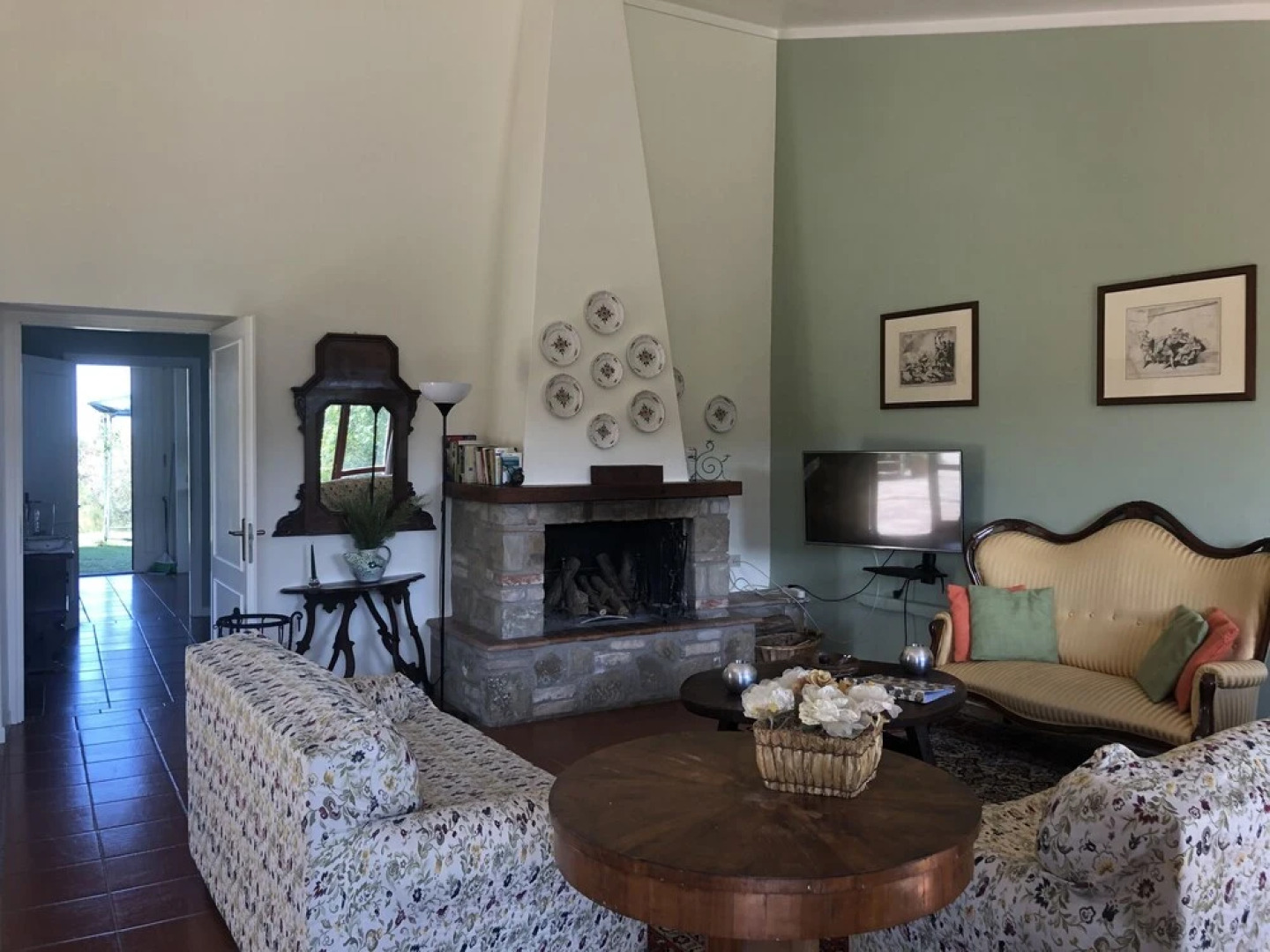 6 Bedrooms Umbrian farmhouse