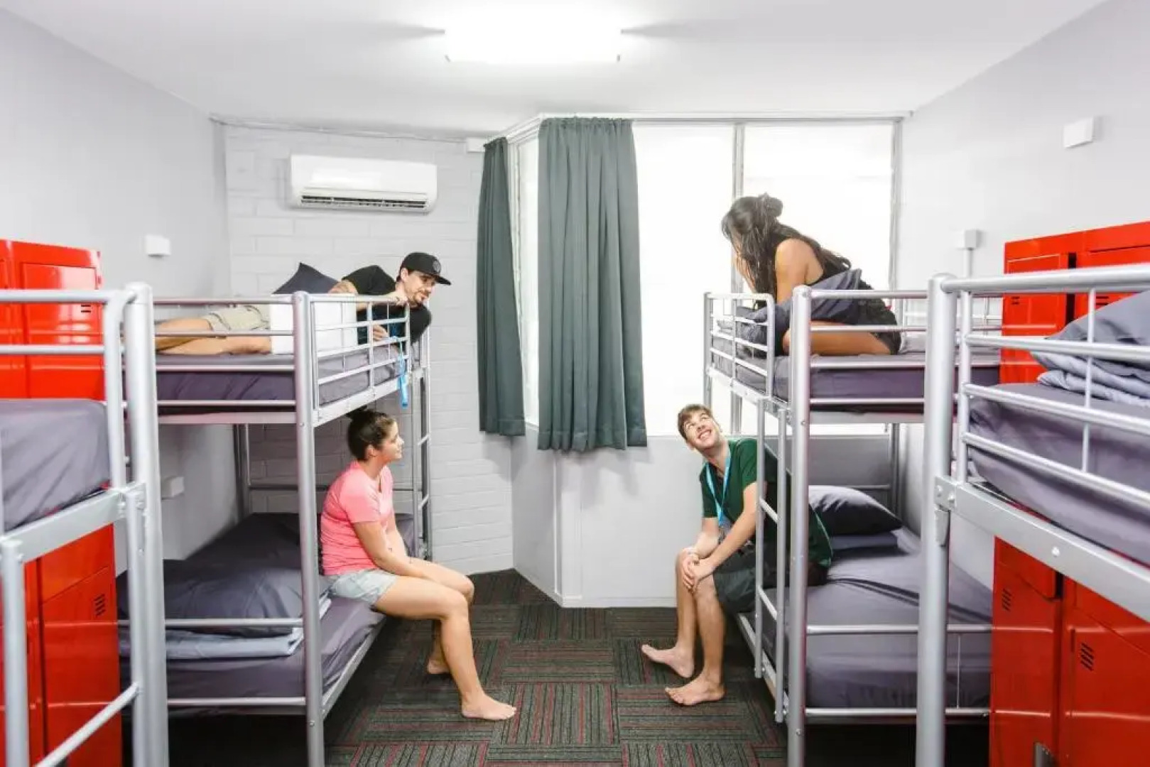 Mad Monkey Backpackers Waterfront