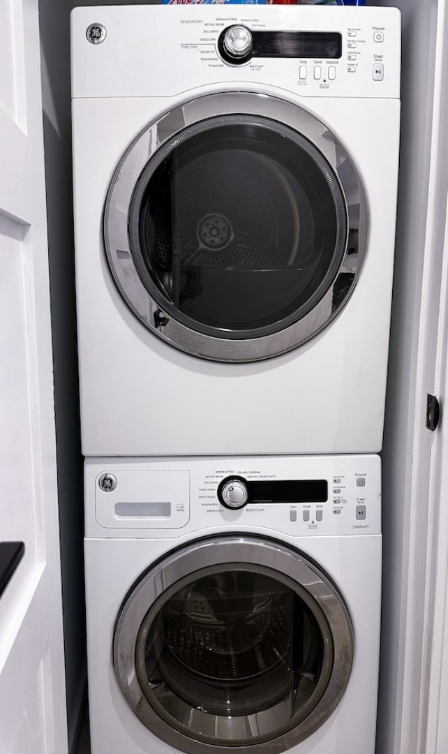 New Spacious 2BR Apt Thornhill