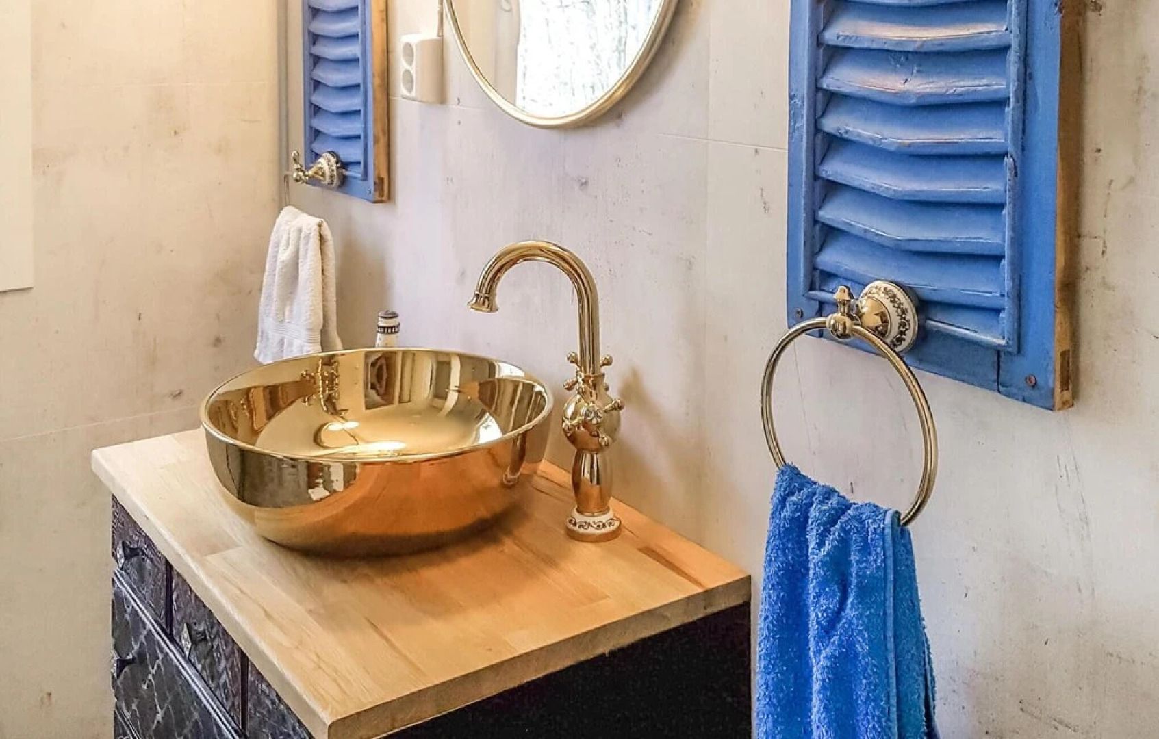 The Woodpecker Cottage Tree