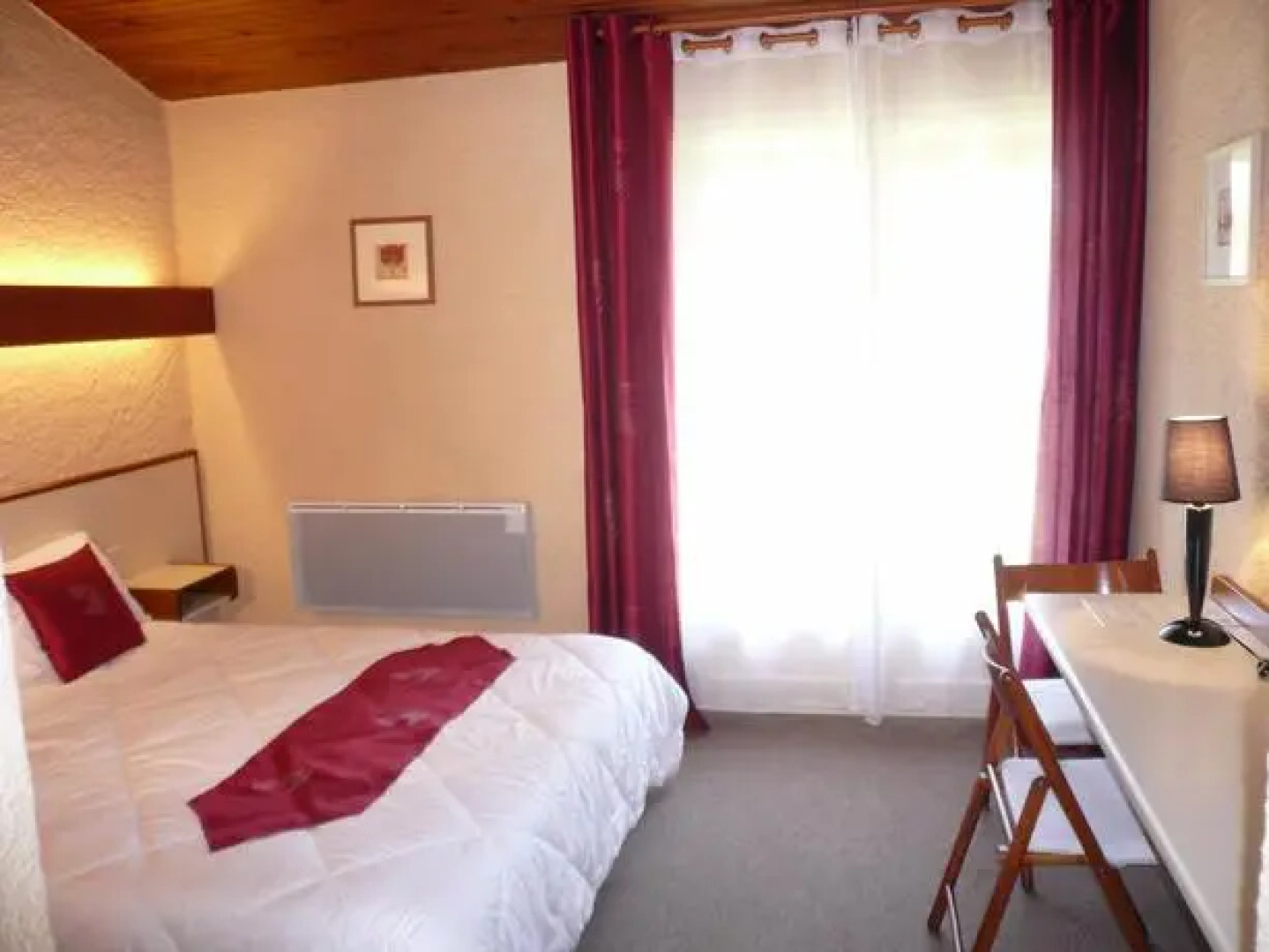 Logis Hôtel les Vallons du Lac