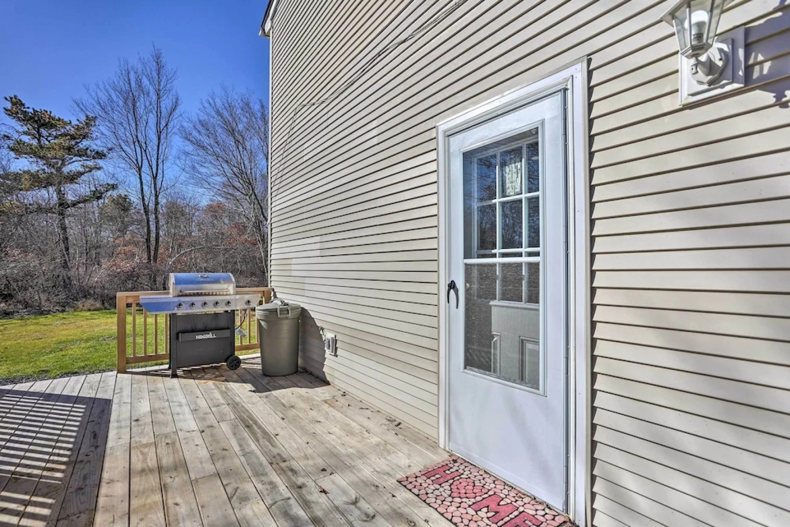 Cozy House: Surrounded by Community Lakes!