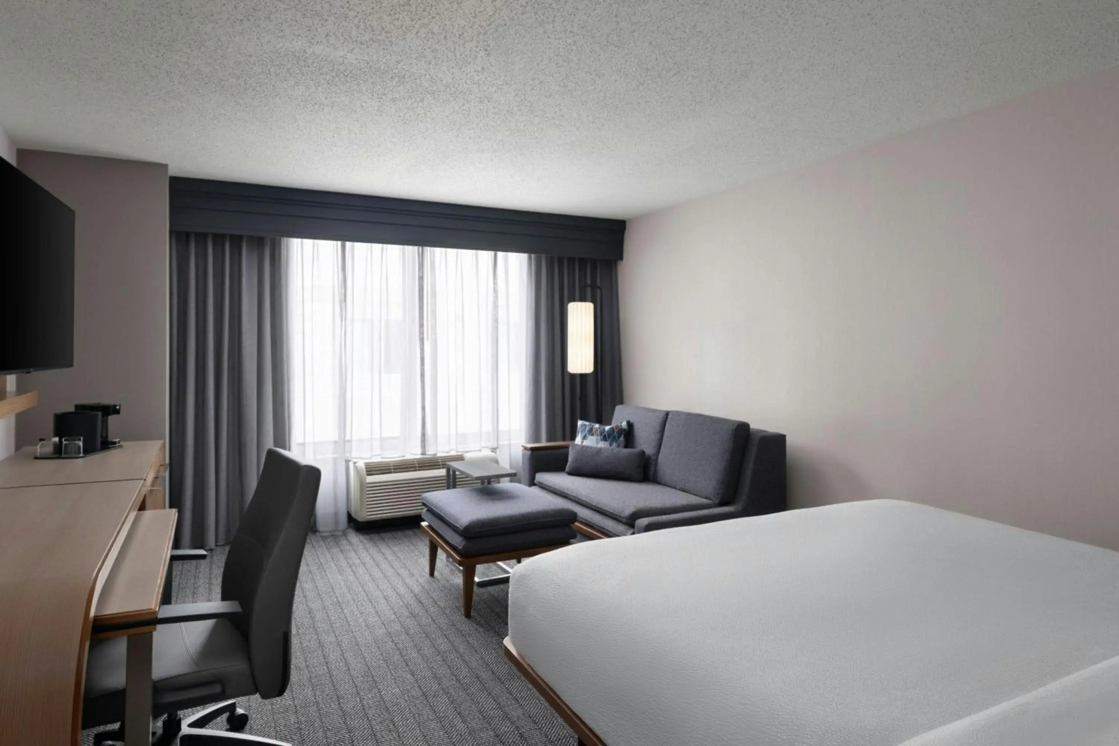 Courtyard by Marriott Charlotte City Center