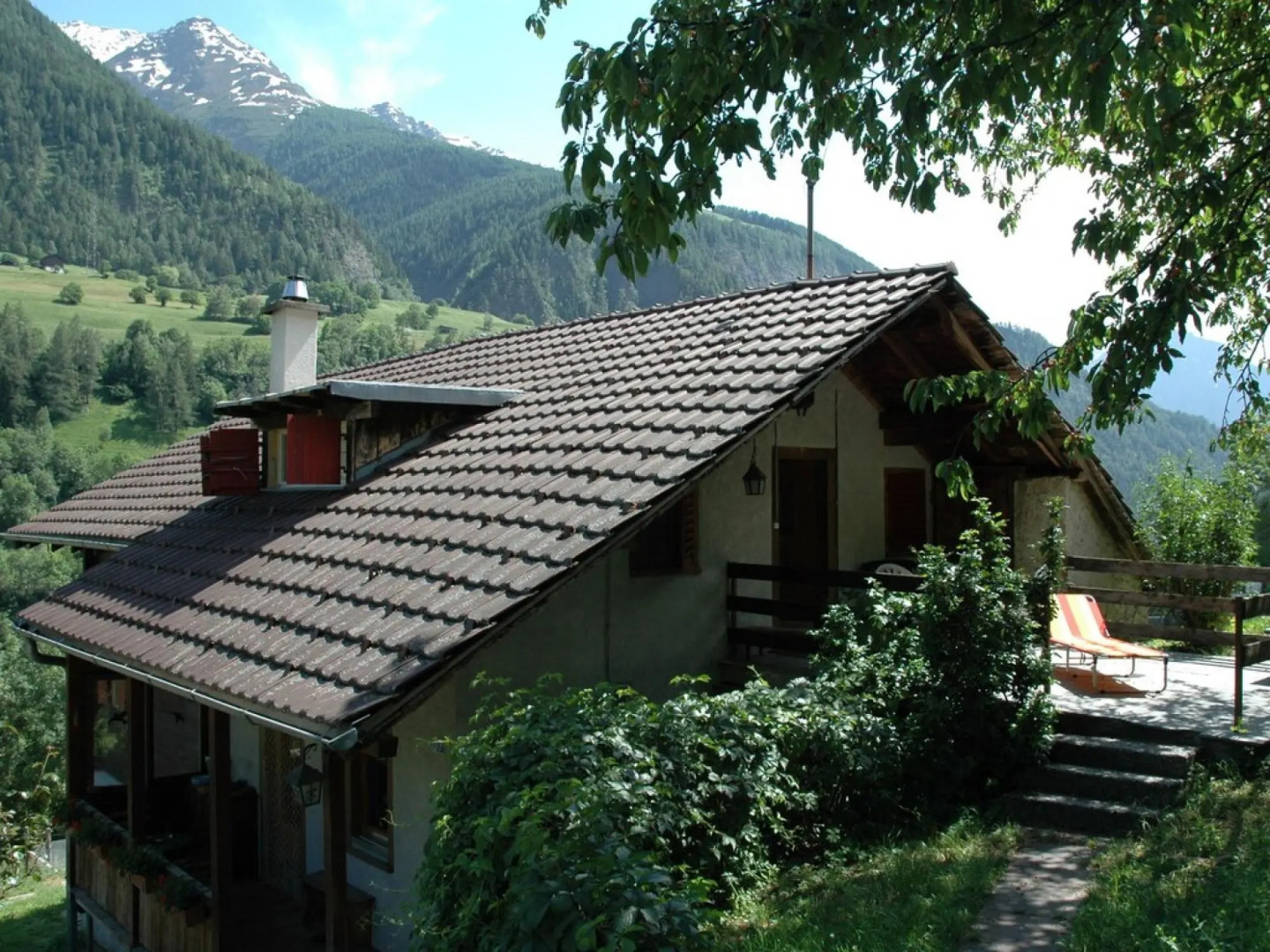 Charming Chalet Near Trails