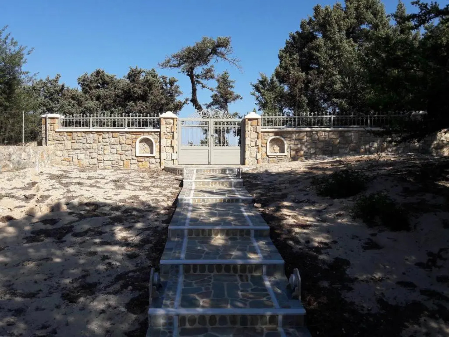 Elafonisos: Two storey house on the sea front