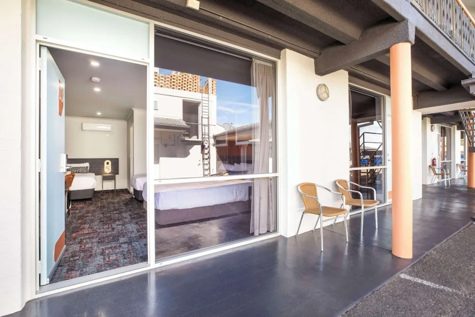 Nightcap at Horse and Jockey Hotel Warwick