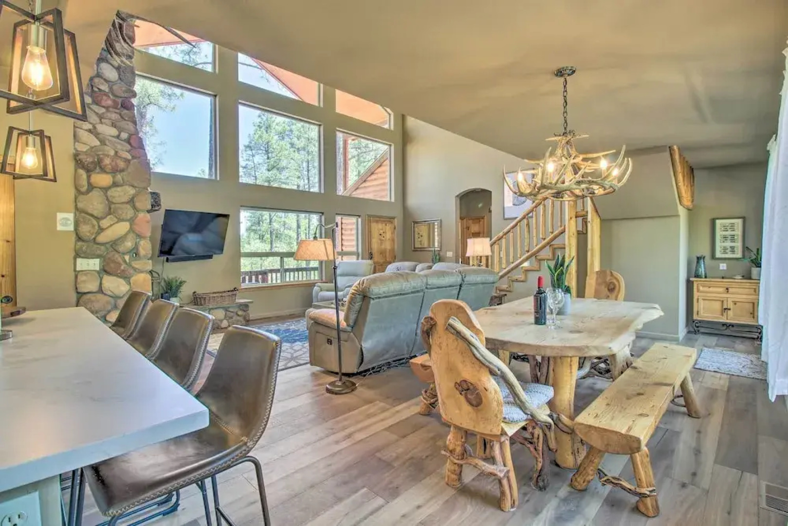 Deck, Grill & Fire Pit: Spacious Show Low Hideaway