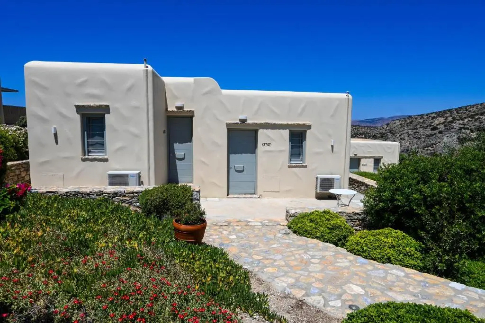 Schinoza Luxury Suites