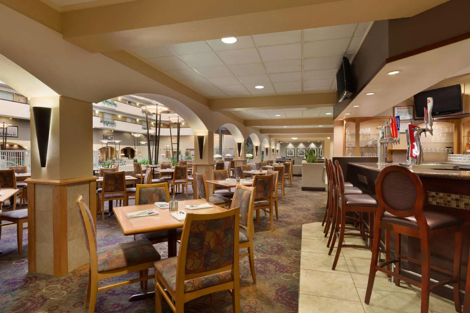 Embassy Suites by Hilton Kansas City International Airport