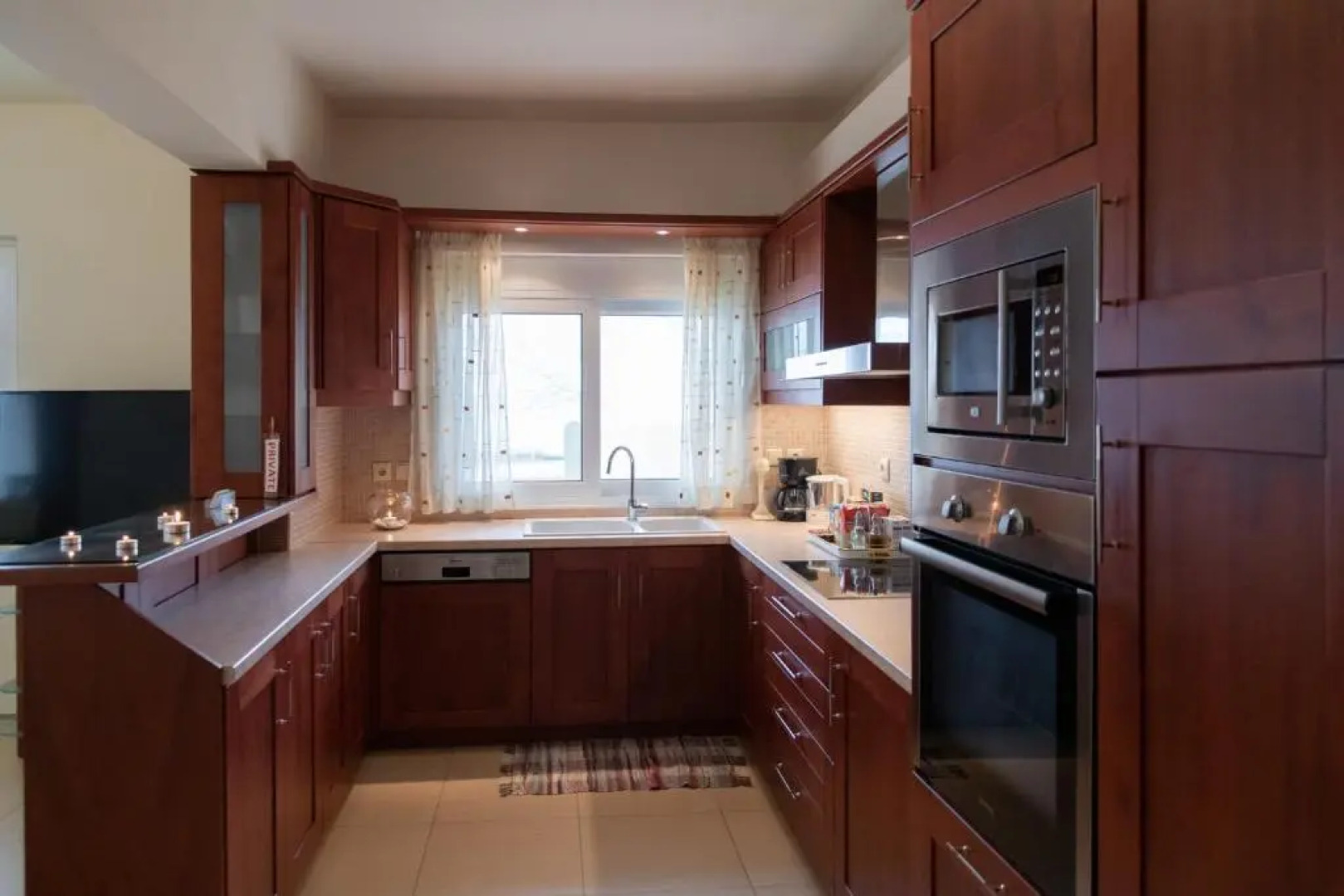 Rose's House (Near Airport)