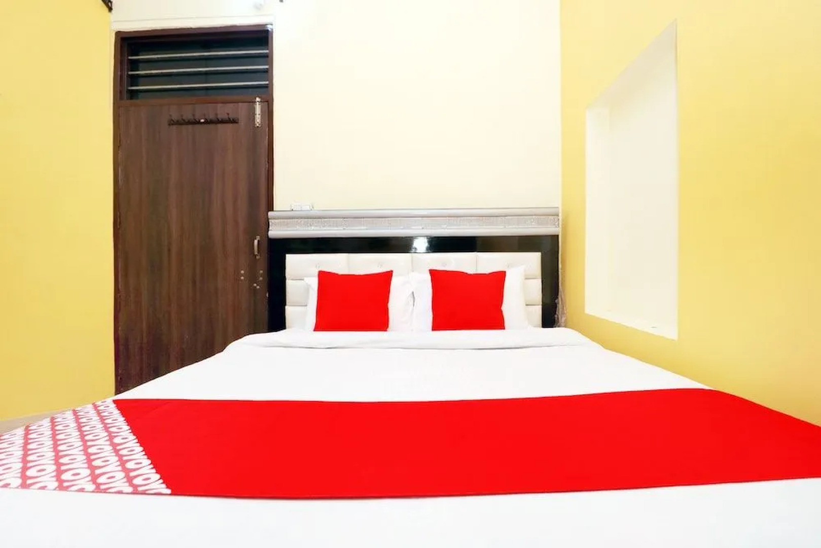 Oyo 39852 Hotel Noor