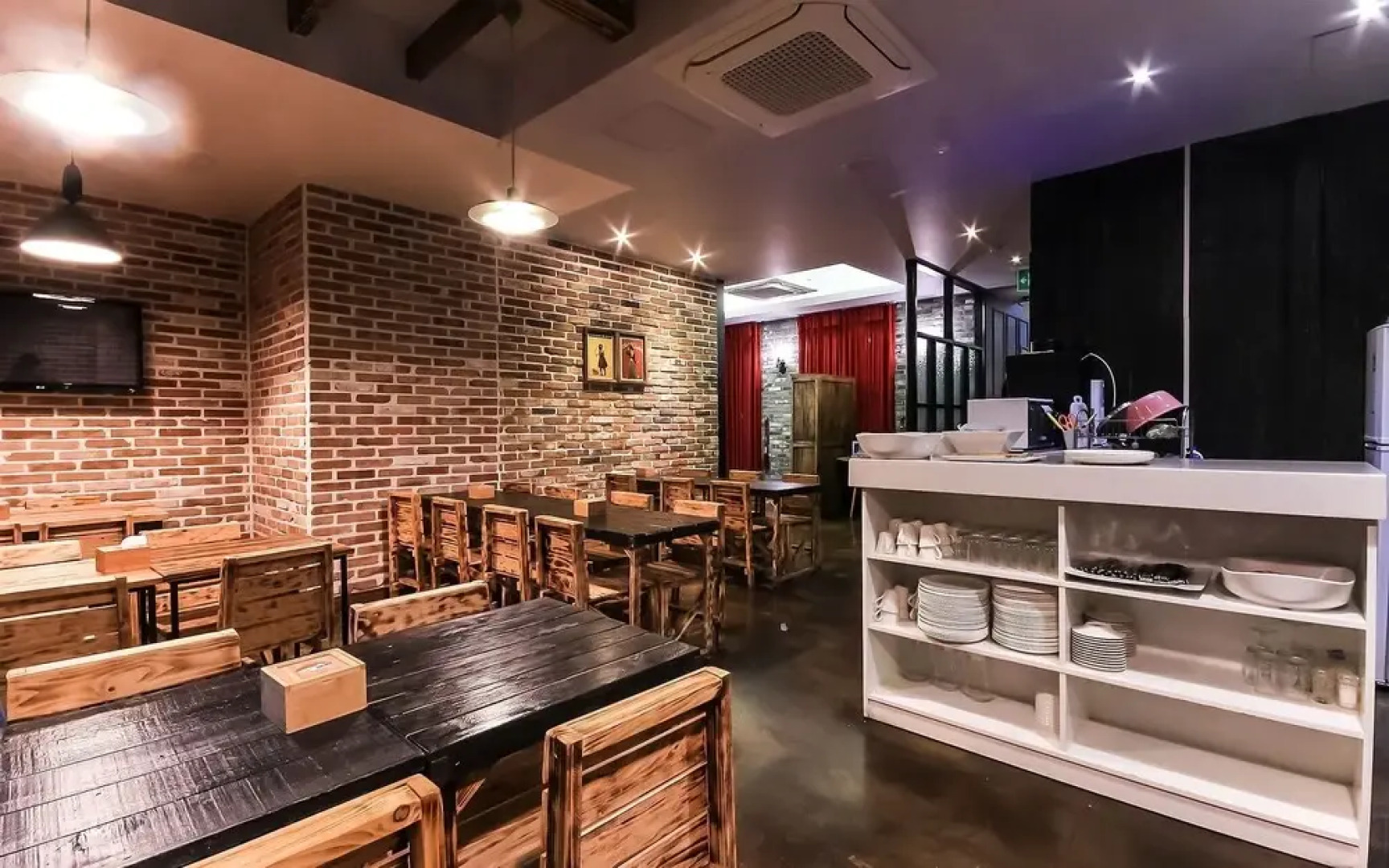 Changwon Palyongdong Praha Hotel