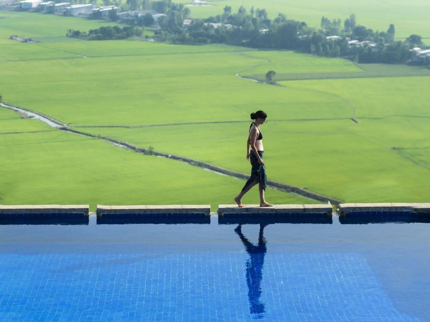 Victoria Nui Sam Lodge