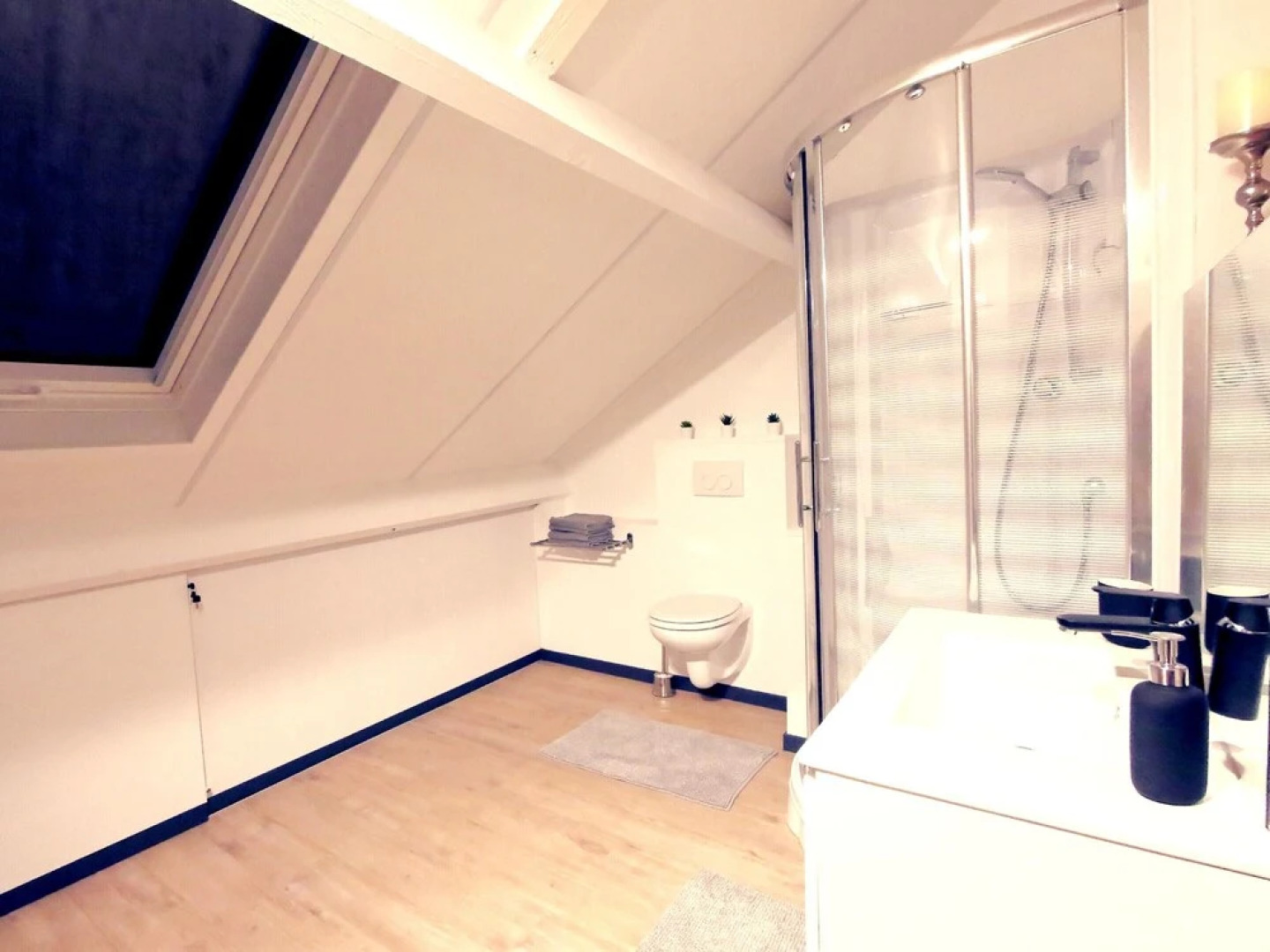 Apartment with One Bedroom in Waterloo, with Wifi