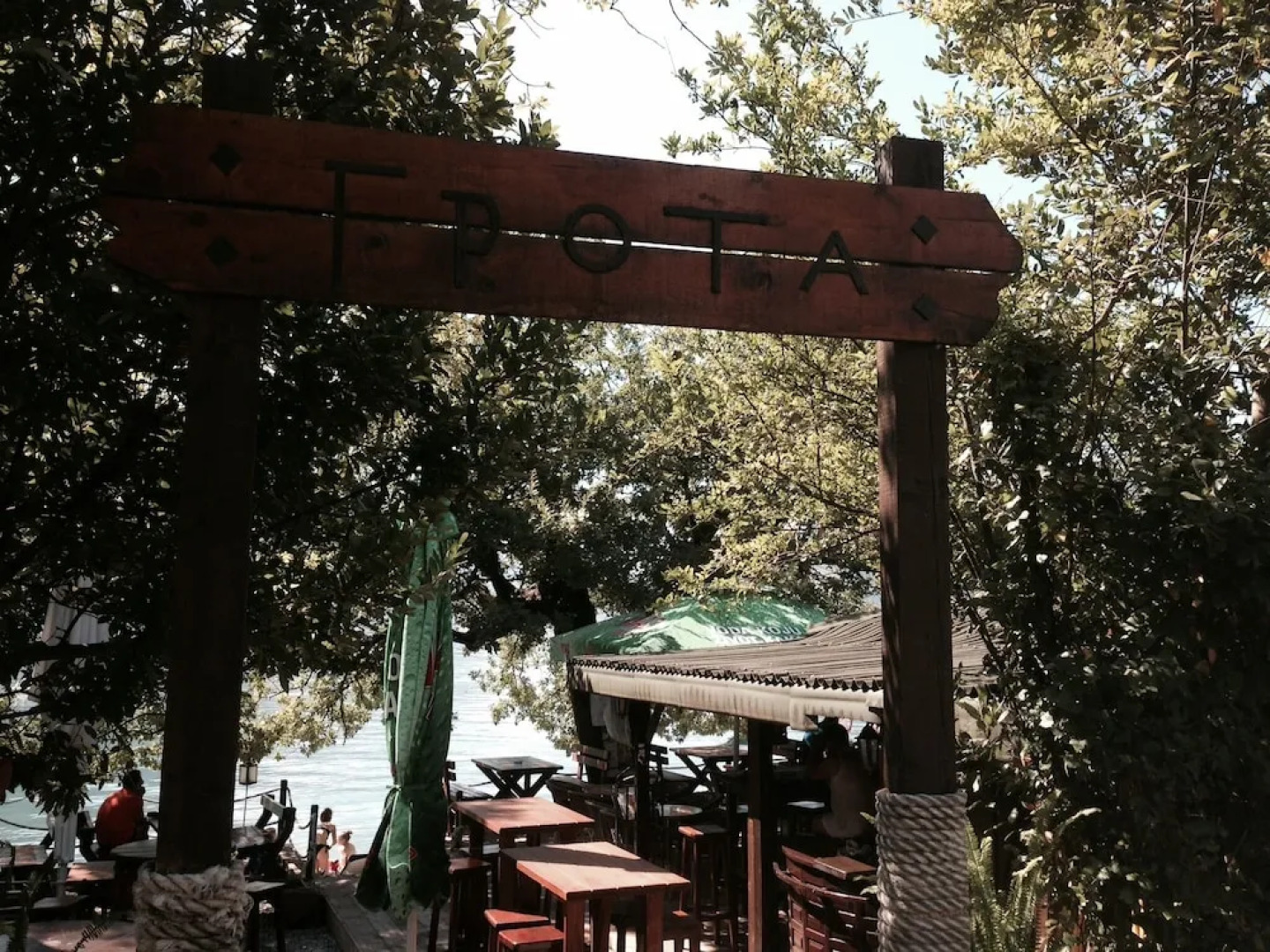 Spacious Family 4BR Seaside House, Fantastic Sea Views, 20 Meters to Beach