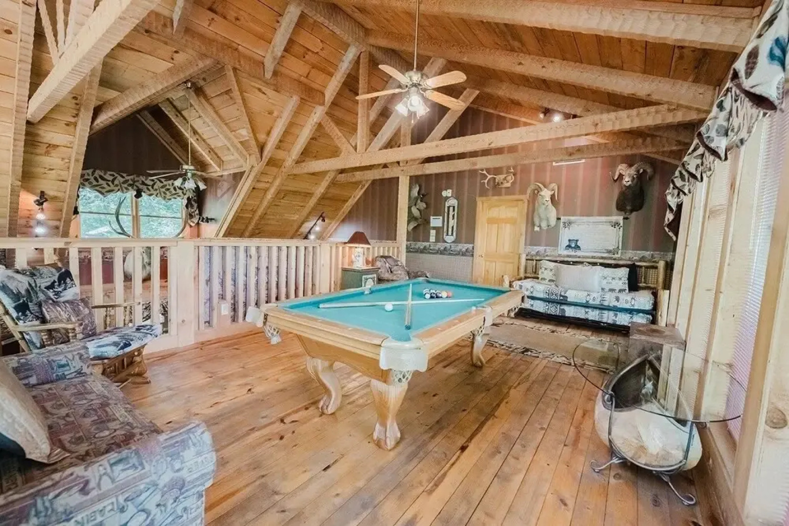 Big Kahuna Lodge 3 Bedroom Cabin by RedAwning