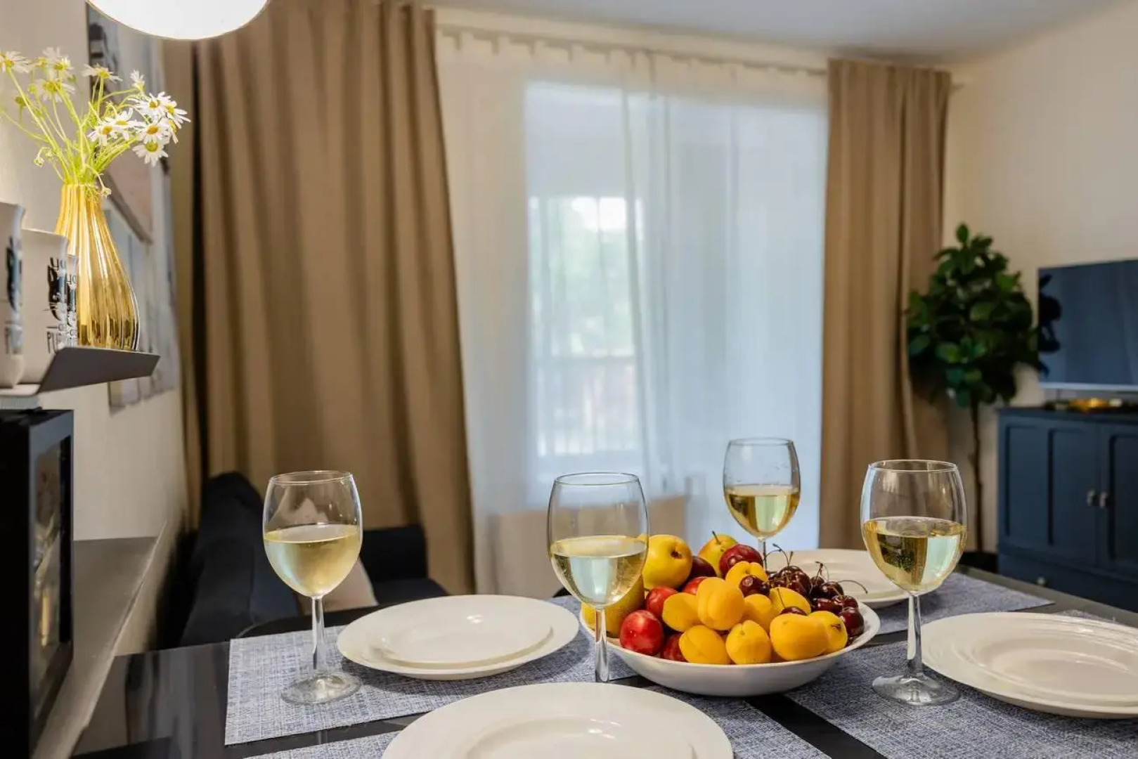 Апартаменты на аллее Тулонская 12