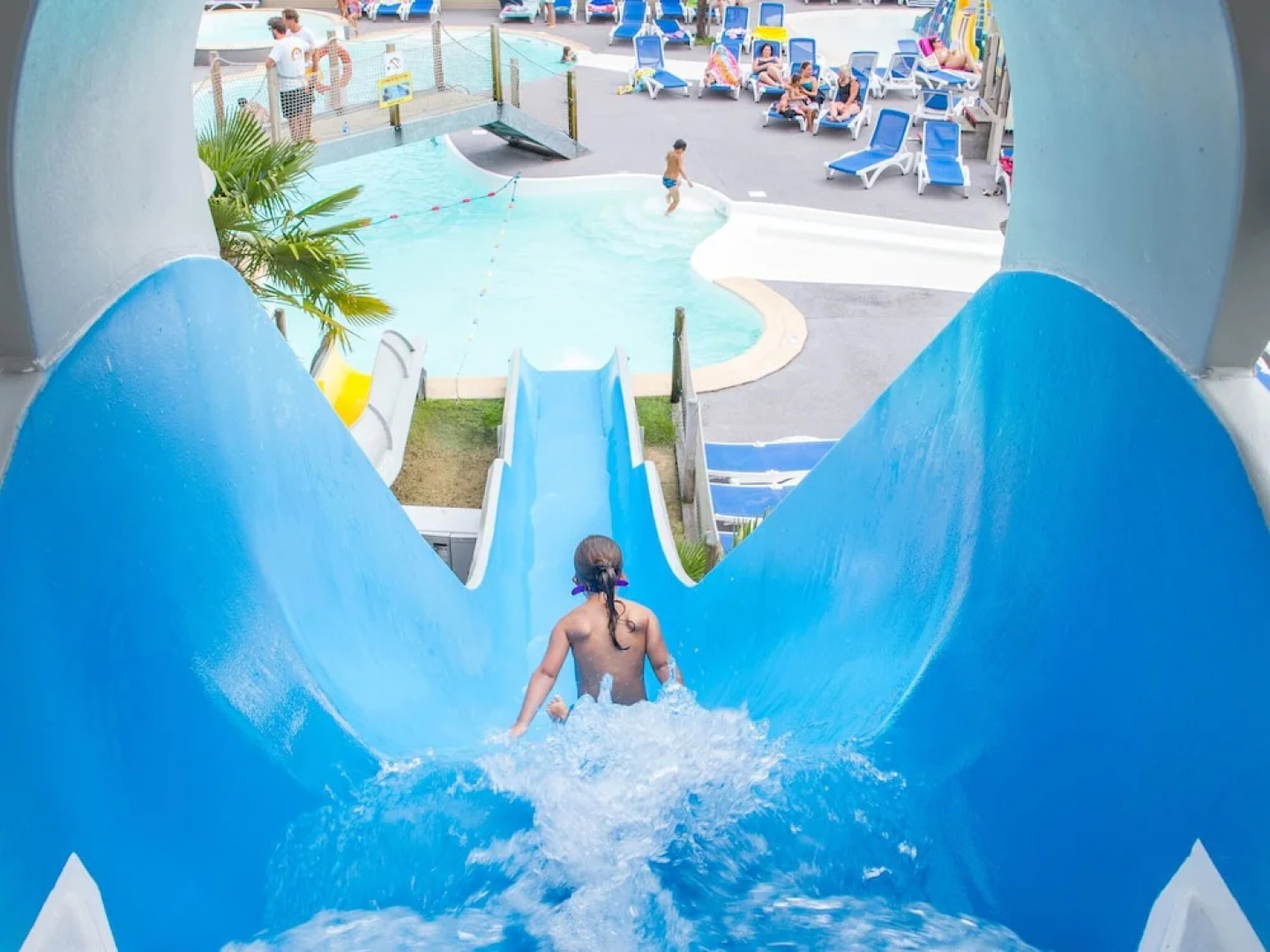 Cozy Mobile Home With Covered Terrace Close to the Beach