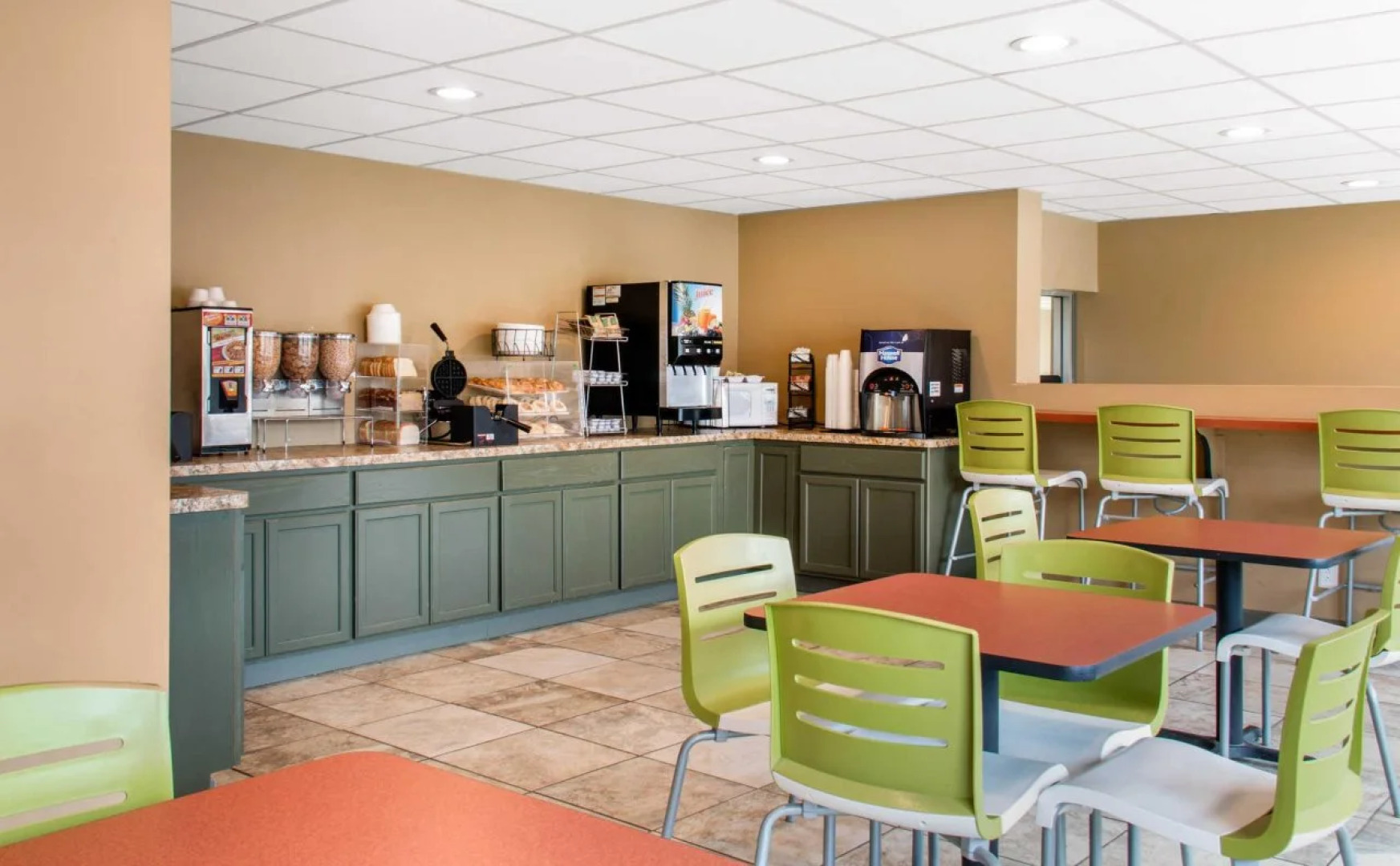 Econo Lodge Inn & Suites Binghamton