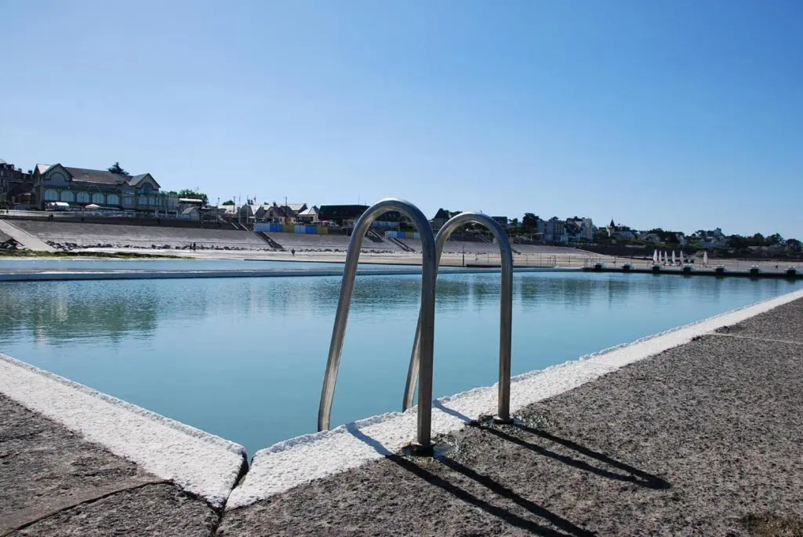 Tres Proche Granville Residence Midship