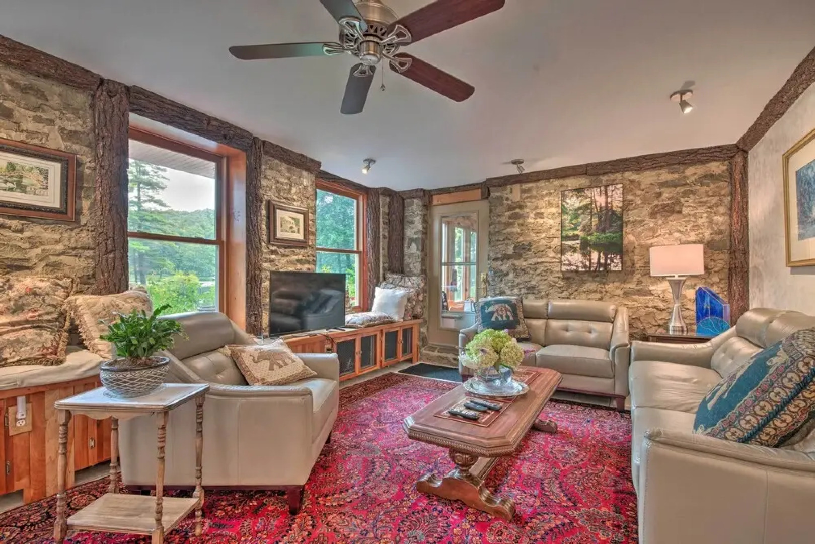 Lakefront Poconos Retreat w/ Hot Tub, Near Hiking!