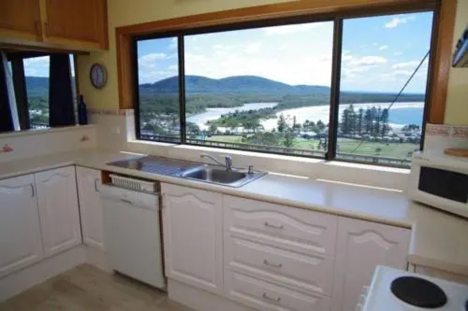 Endeavour, 10 Dulconghi Street